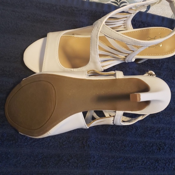 Shoes - Picture 4 of 5